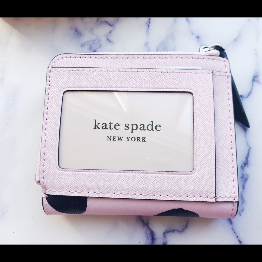 NWT Kate Spade Wallet πΈπ - Picture 2 of 4